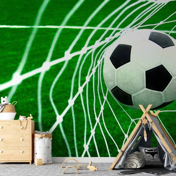 Carta da parati moderna Gol! - pallone da calcio nella rete su prato di gioco