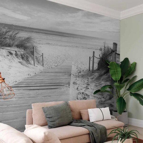 Carta da parati moderna Sulla spiaggia - paesaggio marino in bianco e nero con spiaggia e cielo