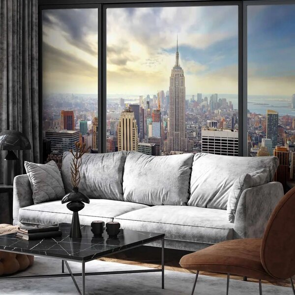 Carta da parati moderna Città dietro il vetro - panorama di New York con grattacieli su cielo azzurro