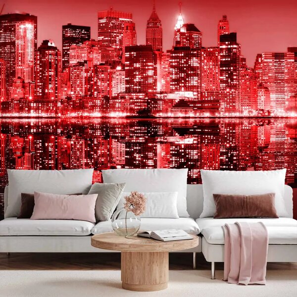 Carta da parati moderna New York rosso - panorama urbano con grattacieli riflessi nell'acqua
