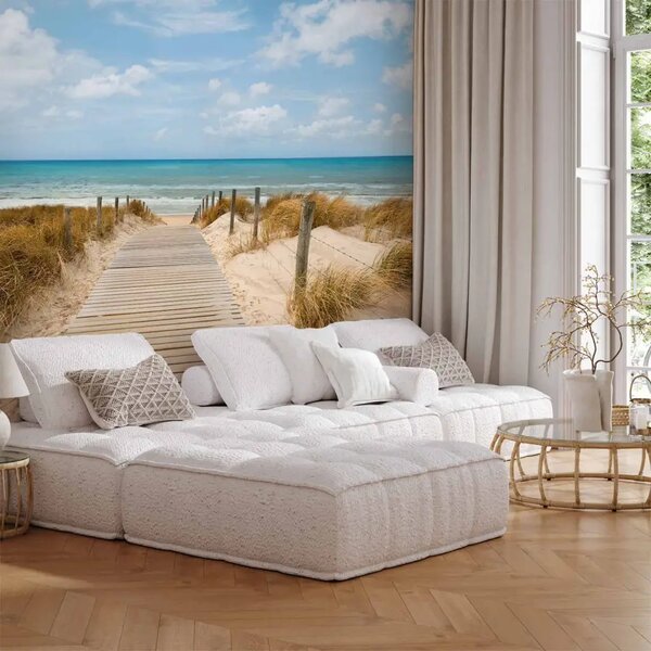 Carta da parati Paesaggio estivo - un sentiero di legno che porta al mare calmo