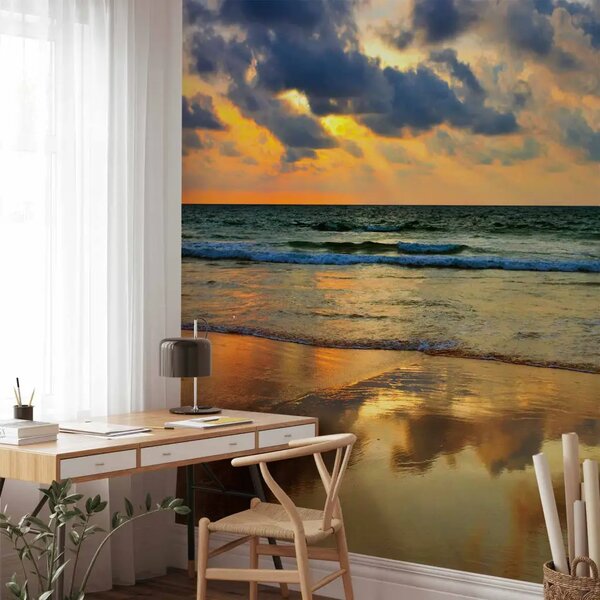 Carta da parati Paesaggio marino - tramonto sul mare con cielo nuvoloso