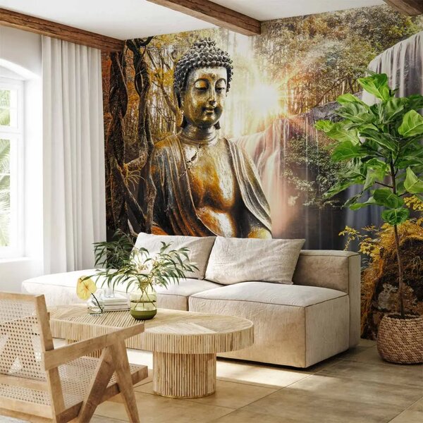 Carta da parati Cascata della contemplazione - Buddha su foresta con raggi di sole