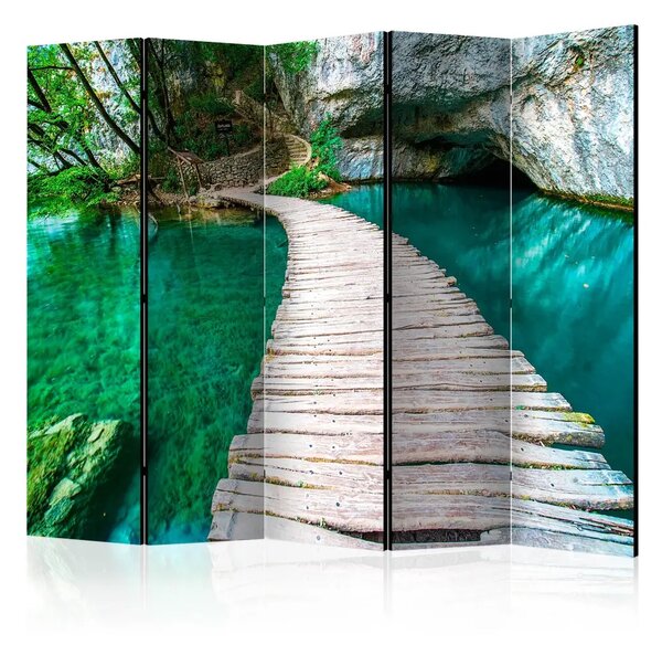 Paravento design Lago smeraldo II - paesaggio verde naturale con ponte di legno