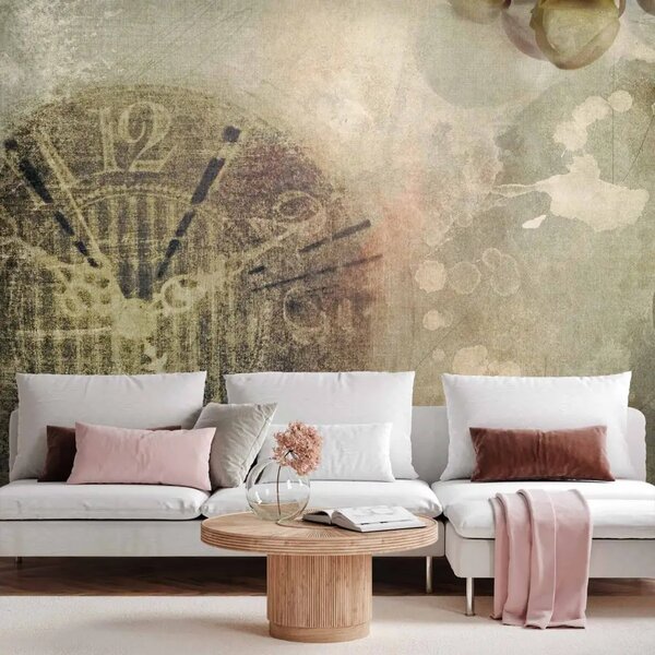 Carta da parati Vecchio orologio - orologio vintage e fiori di orchidea su uno sfondo beige