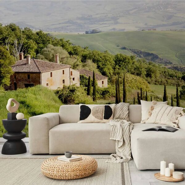 Carta da parati Sotto il sole della Toscana - paesaggio collinare con alberi in Italia