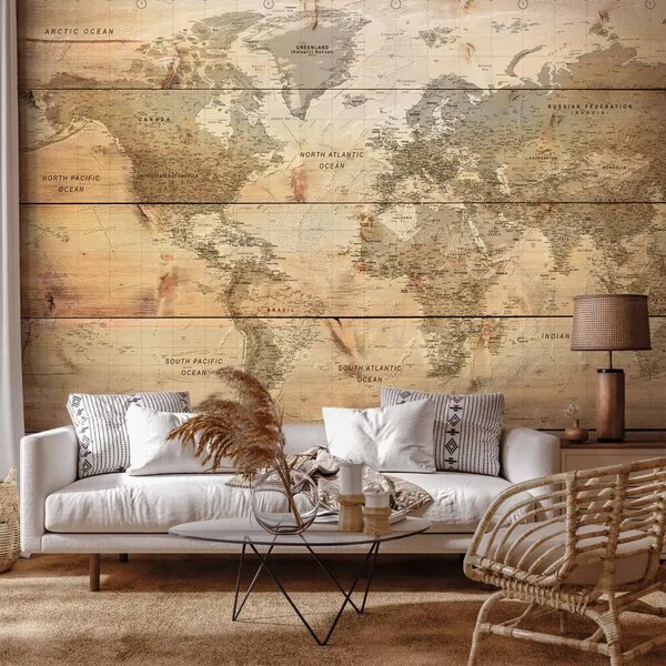 Carta da parati moderna Mappa su assi di legno - mappa del mondo in inglese su sfondo chiaro