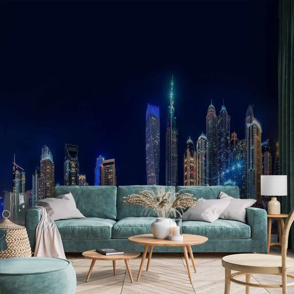 Carta da parati Notte a Dubai - architettura illuminata con riflesso acquatico