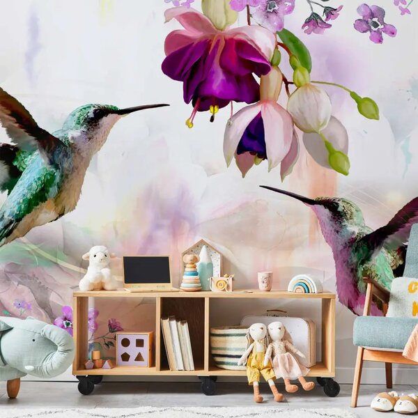 Carta da parati Colibrì - uccelli su sfondo di fiori colorati in toni viola e rosa