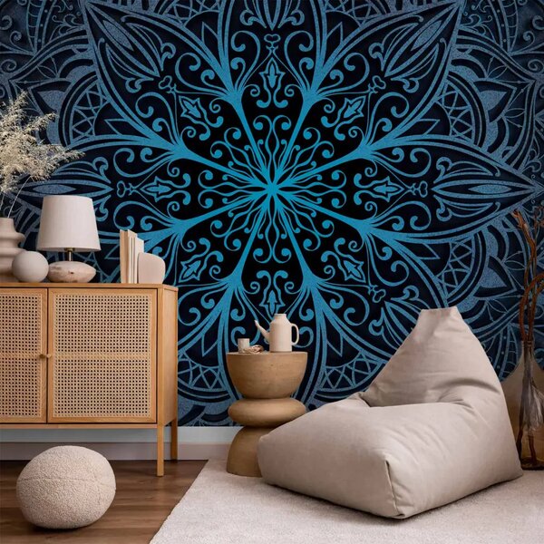 Carta da parati moderna Fiore zen orientale - Mandala esotica blu su sfondo nero
