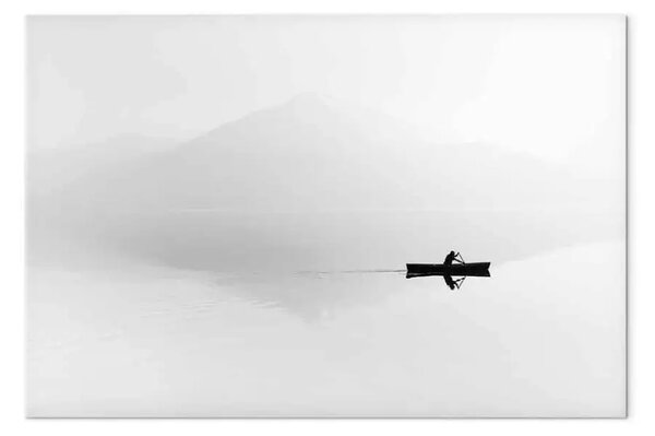 Quadro Montagne nella nebbia - barca in paesaggio bianco