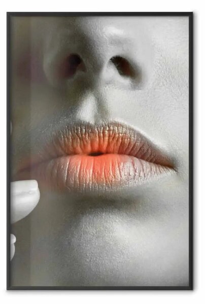 Poster: Labbra calde - primo piano volto donna in bianco e nero