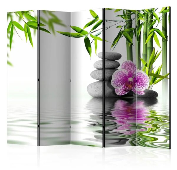 Paravento separè Giardino d'acqua II - pietre e fiore rosa su sfondo di bamboo