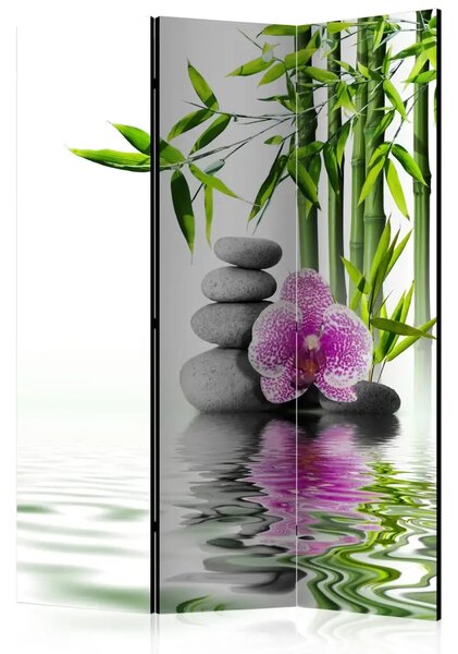 Paravento design Giardino d'acqua - pietre e fiore rosa su sfondo di bamboo