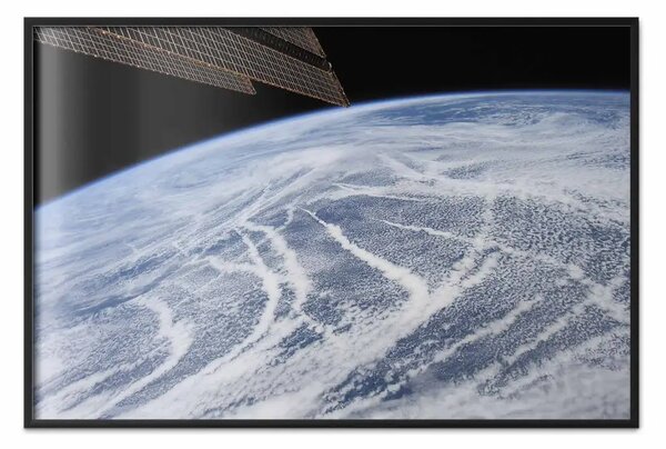 Poster: Nuvole inquiete - paesaggio terrestre con sfondo di nuvole e spazio