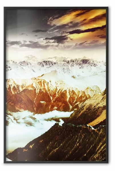 Poster: Montagne rame - paesaggio montano sullo sfondo di nuvole e cielo