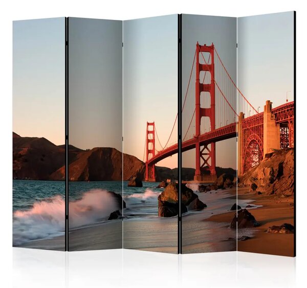 Paravento design Paesaggio fiammeggiante II - ponte rosso sull'acqua