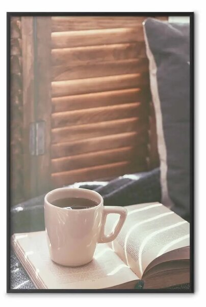 Poster: Tazza di ricordi - libro aperto con tè di fronte a una porta di legno