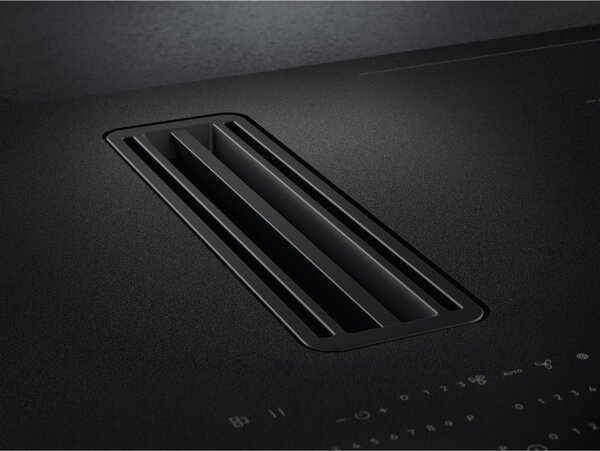 Aeg Piano Cottura a Induzione con Cappa Integrata Filtrante 4 Fuochi Larghezza 83 cm in Vetro colore Nero - NCP84C01AZ ComboHob