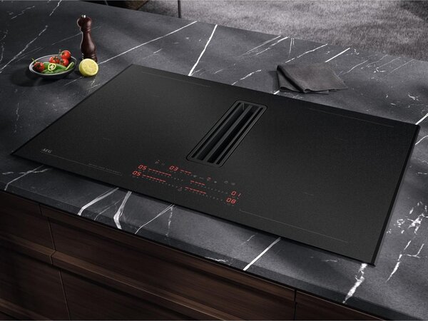 Aeg Piano Cottura a Induzione con Cappa Integrata Filtrante 4 Fuochi Larghezza 83 cm in Vetro colore Nero - NCP84C01AZ ComboHob
