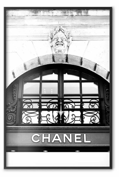 Poster: Chanel - architettura in bianco e nero con scultura e ornamenti