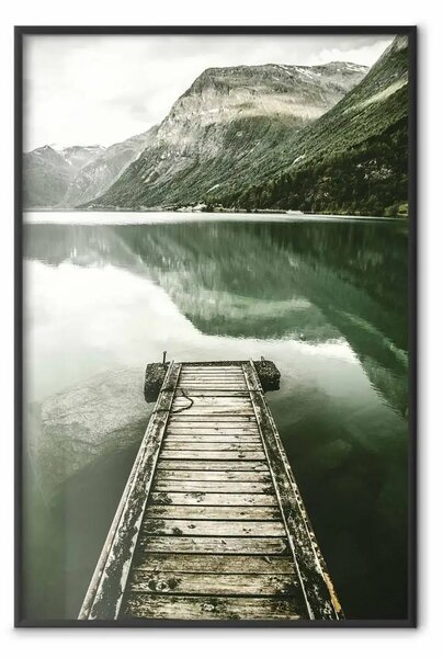 Poster: Silenzio - lago con molo di legno, montagne e cielo