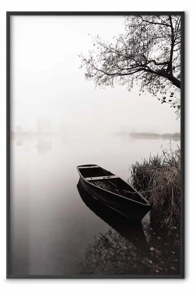 Poster: Porto albero - nebbia lago, barca in bianco e nero