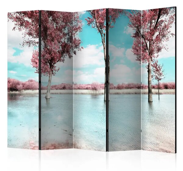 Paravento design Paesaggio autunnale II - alberi rosa in un lago