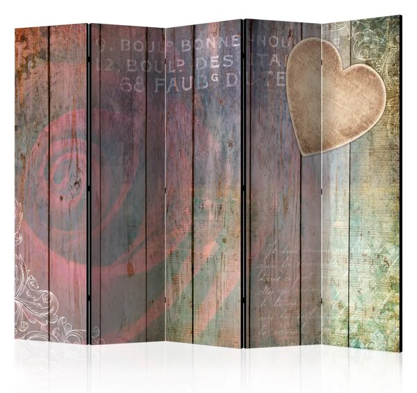 Paravento Ricordo scolpito II - cuore e rosa su sfondo di legno