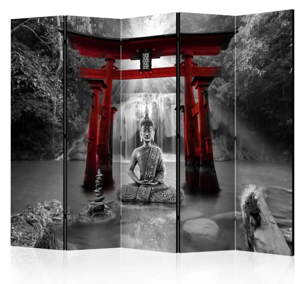 Paravento Sorriso di Buddha Rosso II - statua e cascata sullo sfondo