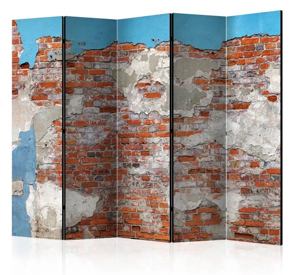Paravento design Segreti del Muro II - parete blu distrutta con mattoni arancioni
