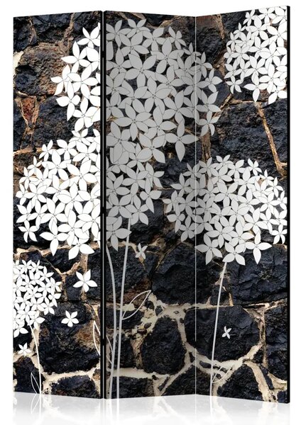 Paravento design Giardino scuro - struttura del muro di pietra nera con piante bianche