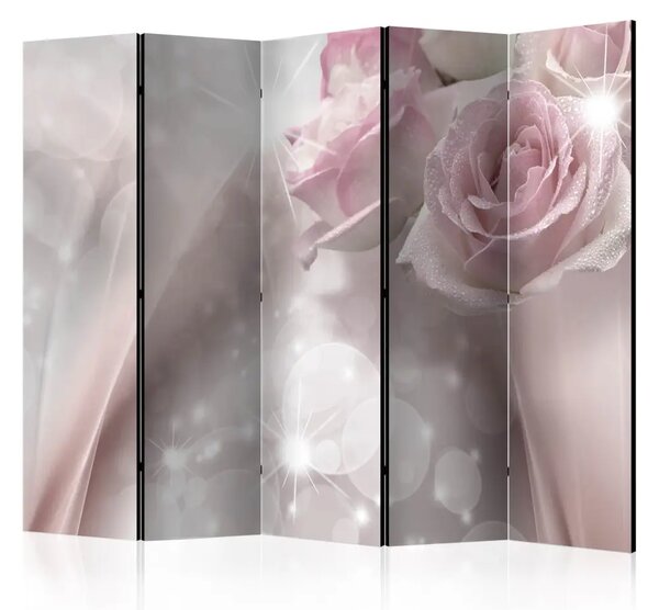 Paravento design Dewy Roses II - Fiori di rosa rosa su uno sfondo lussuoso e fantasia