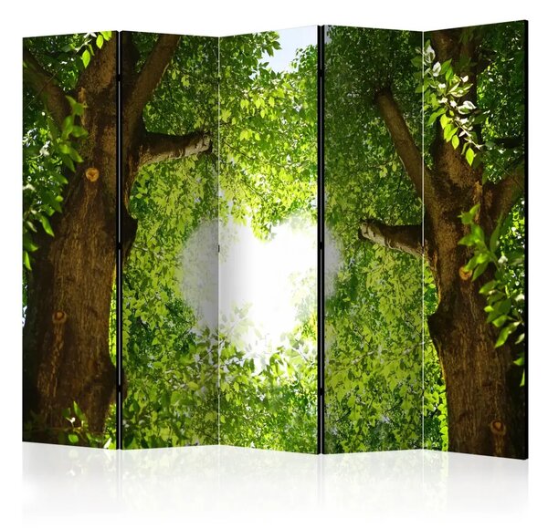 Paravento Love Clearance II - alberi a cuore contro cielo
