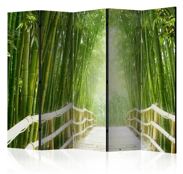 Paravento Mondo Magico del Verde II - Ponte di legno in foresta di bambù