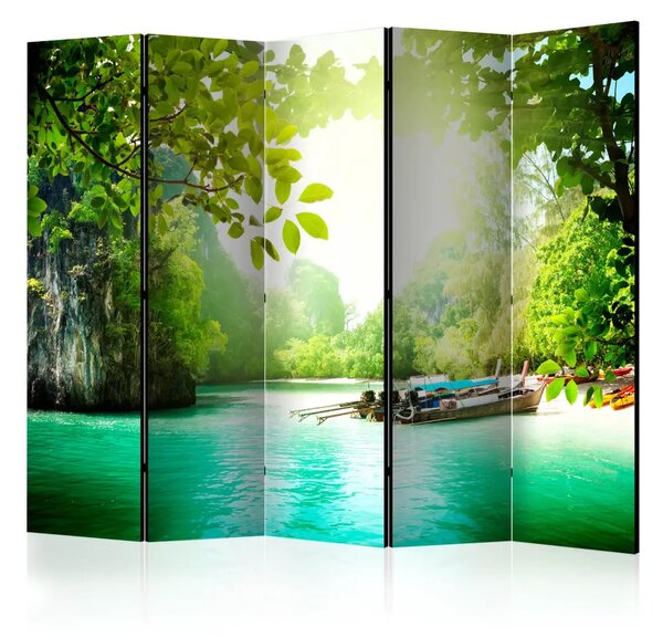Paravento design Eden segreto II - paesaggio oceanico turchese e barche nella giungla