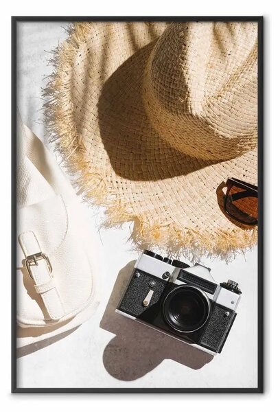 Poster: Atmosfere vacanziere - tavolo estivo con cappello