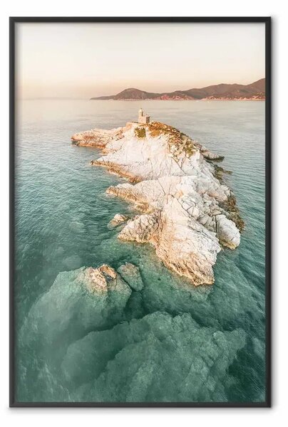 Poster: Scoglietto - rocce e mare sullo sfondo del maestoso paesaggio italiano
