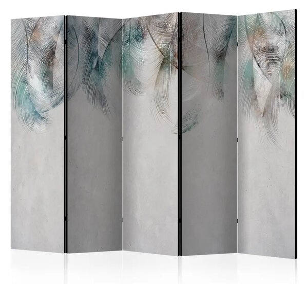 Paravento Piume colorate II - composizione unica con sfondo grigio