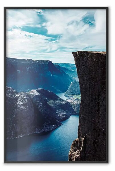Poster: Preikestolen - pittoresco paesaggio di montagne rocciose e grande lago
