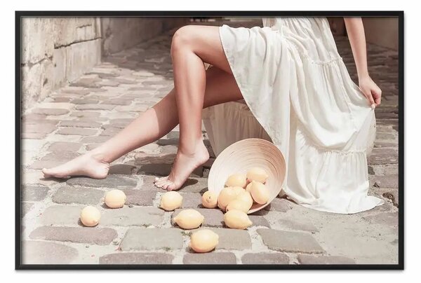 Poster: Limoni al sole - frutti sparsi sullo sfondo di una donna seduta