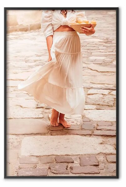 Poster: Modella con limoni - donna in abito bianco con un cesto in mano
