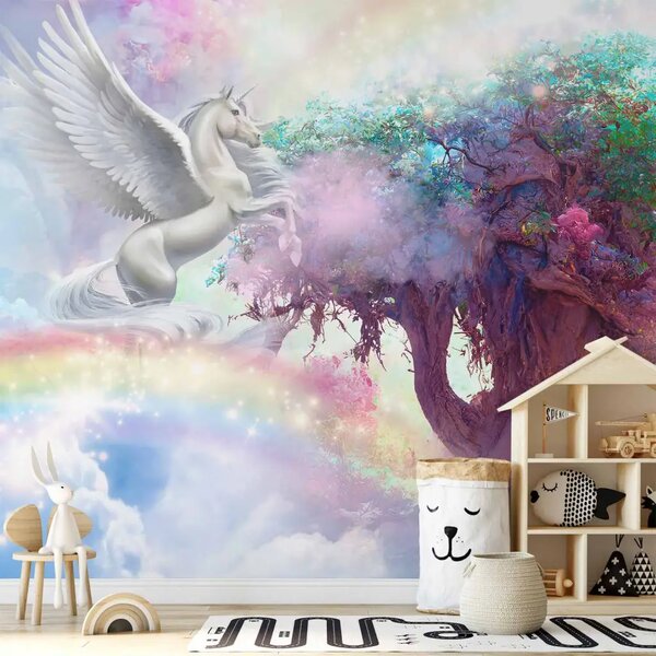 Carta da parati Unicorno e albero magico - terra colorata e arcobaleno tra le nuvole