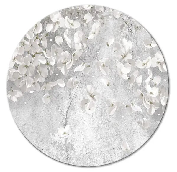 Quadro rotondo Fiori bianchi - fiori bianchi primaverili su sfondo grigio cemento