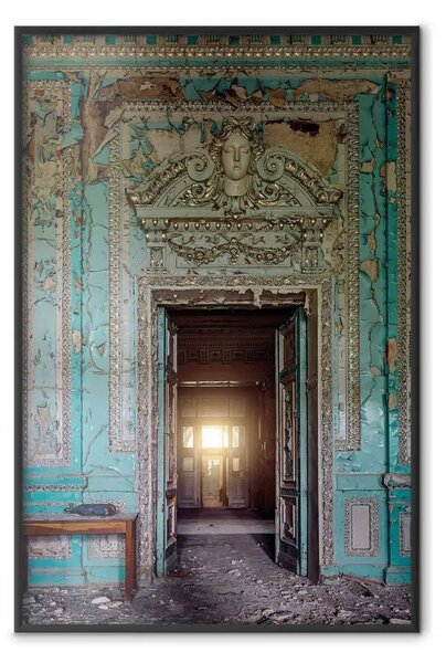 Poster: Decorazione storica - ingresso decorato in un edificio abbandonato