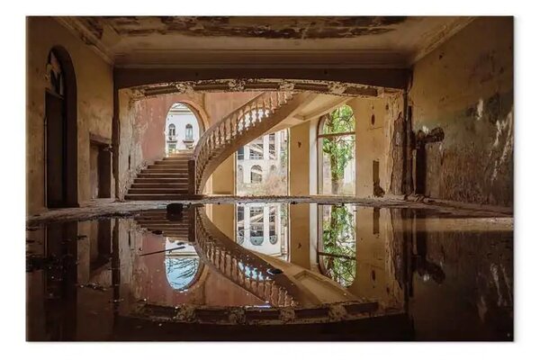 Quadro contemporaneo Riflesso di scala - interno abbandonato con riflesso d'acqua