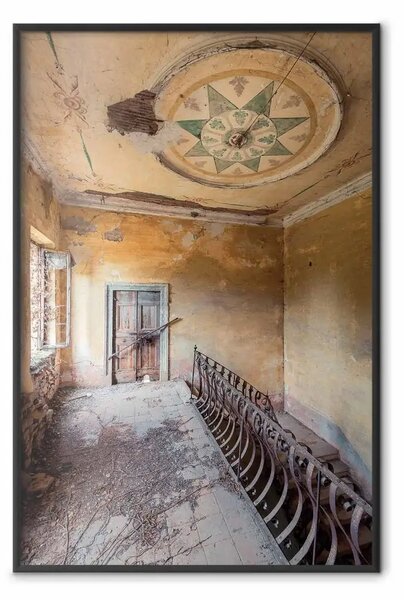 Poster: Scala antica - interno fatiscente con soffitto e balaustra decorati