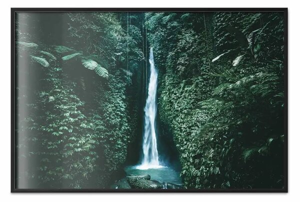 Poster: Oasi verde - una magica cascata tra rigogliose piante tropicali