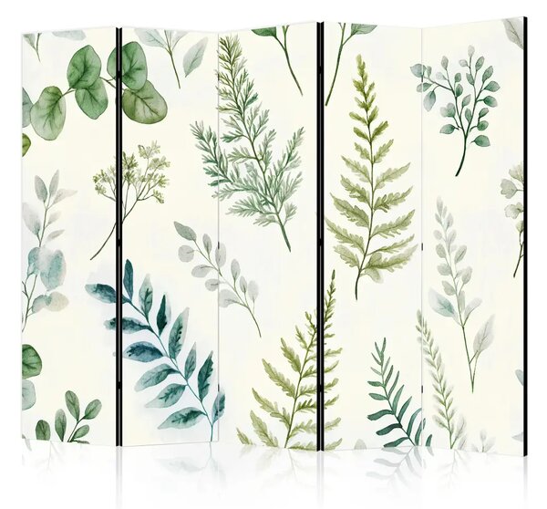 Paravento design Sottigliezza forestale - elegante composizione di foglie delicate su sfondo chiaro