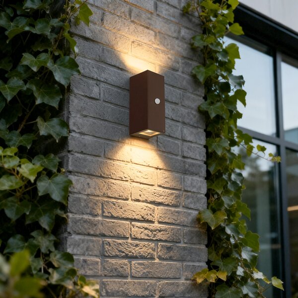 Lampada da parete marrone ruggine 2 luci GU10 AR70 IP44 con sensore di movimento - Baleno